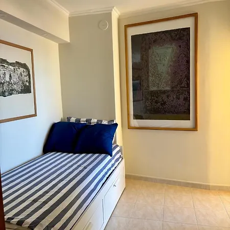 Pe Na Areia Da Rocha