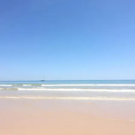 Pe Na Areia Da Rocha * Portimão